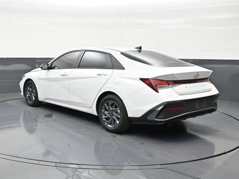 Used 2024 Hyundai Elantra SEL FWD image 3