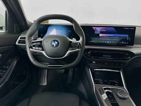 Used 2025 BMW 330i Sedan w/ M Sport Package image 23