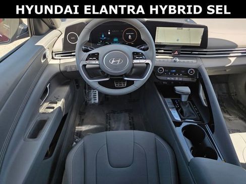 Used 2025 Hyundai Elantra SEL image 19