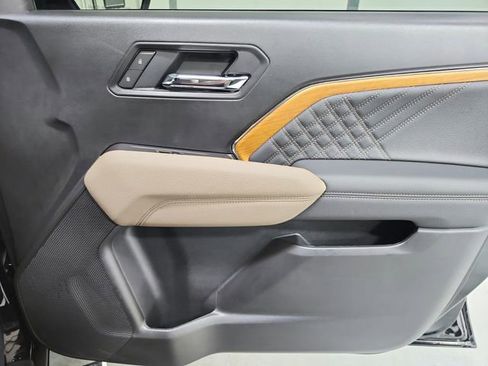 Used 2025 GMC Canyon Denali AWD/4WD image 47