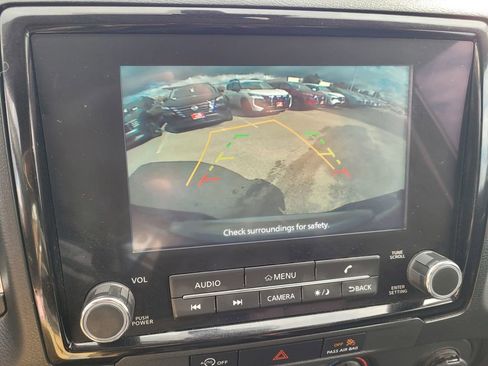 Used 2023 Nissan Frontier SV image 19