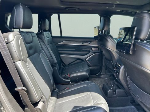 Certified 2023 Jeep Grand Cherokee L Overland w/ Rear Seat Video Group I AWD/4WD image 12