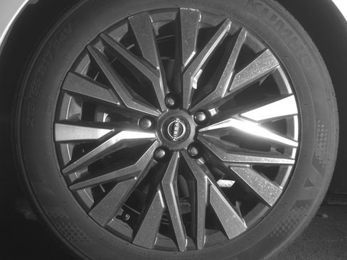 Used 2025 Nissan Altima 2.5 SV image 12