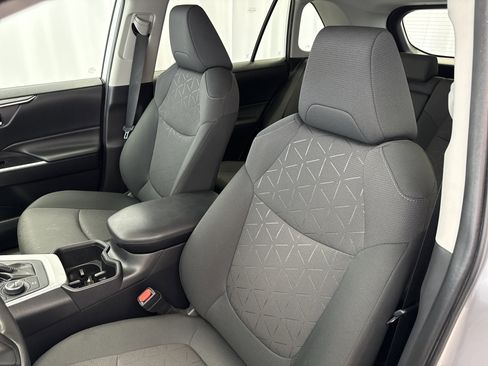 Used 2024 Toyota RAV4 XLE w/ Convenience Package image 8