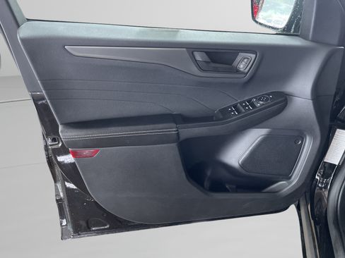 Used 2025 Ford Escape Active AWD/4WD image 12