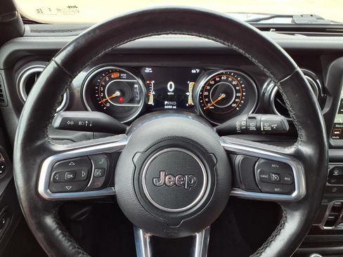 Used 2021 Jeep Wrangler Unlimited Sahara AWD/4WD image 11