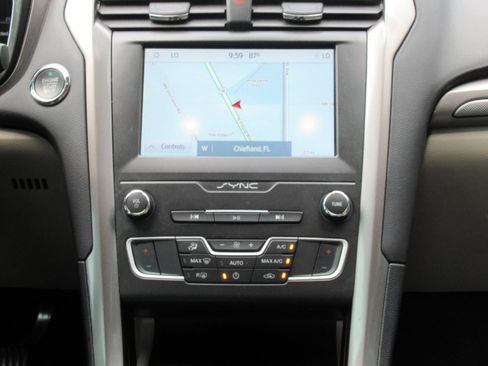 Used 2020 Ford Fusion SE FWD image 15