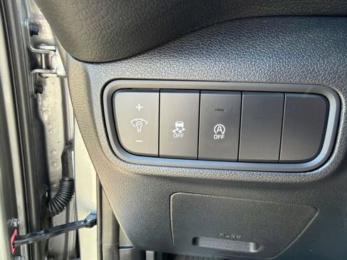 Certified 2025 Kia Soul LX w/ LX Technology Package FWD image 15