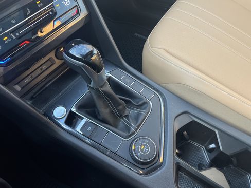 Certified 2024 Volkswagen Tiguan SE w/ Panoramic Sunroof Package image 24