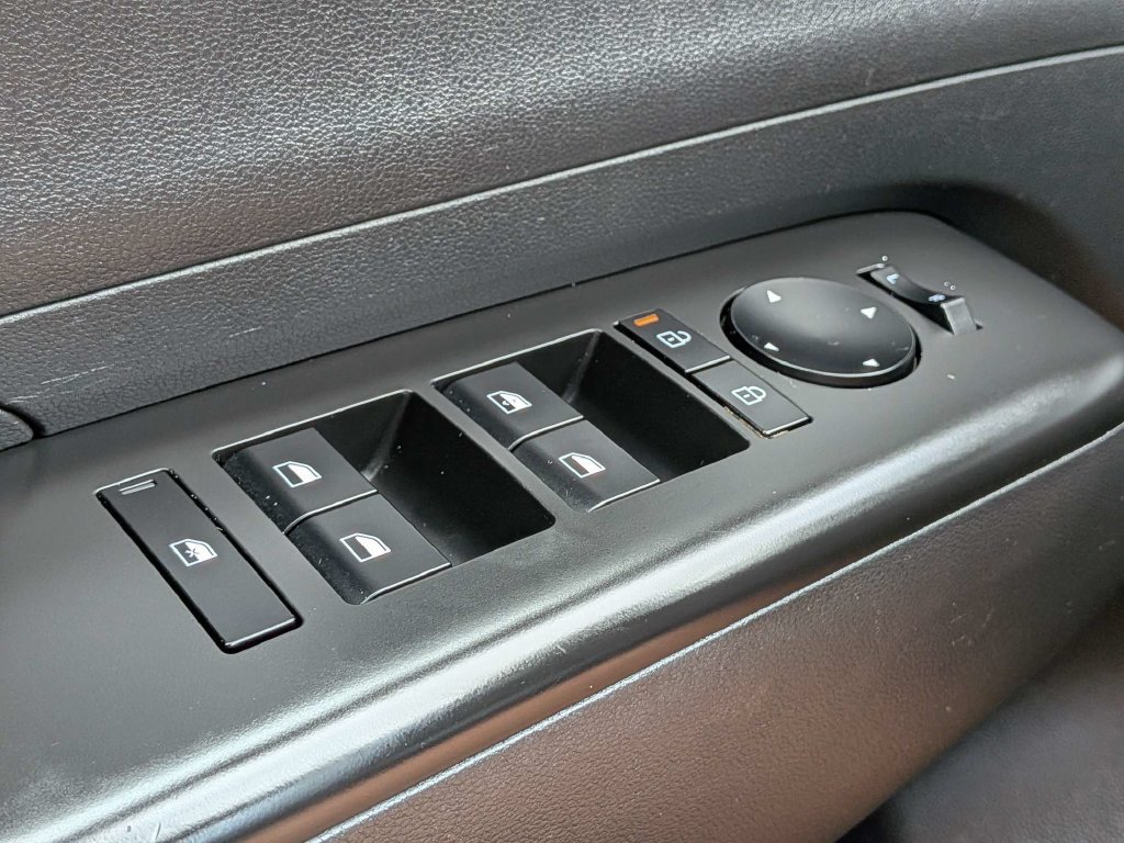 Used 2025 Hyundai Kona SEL FWD image 32