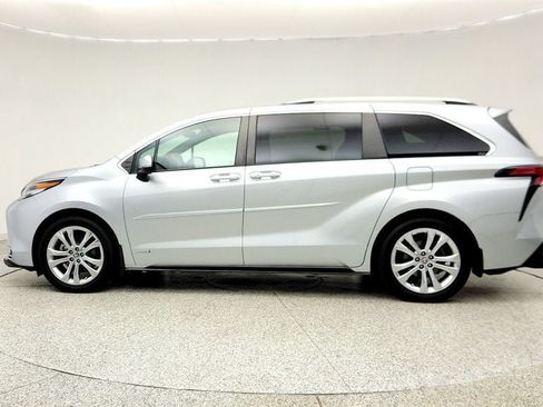 Used 2021 Toyota Sienna Platinum FWD image 8