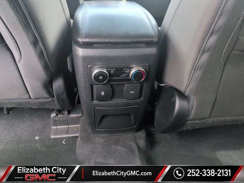 Used 2023 Ford Explorer XLT AWD/4WD image 18