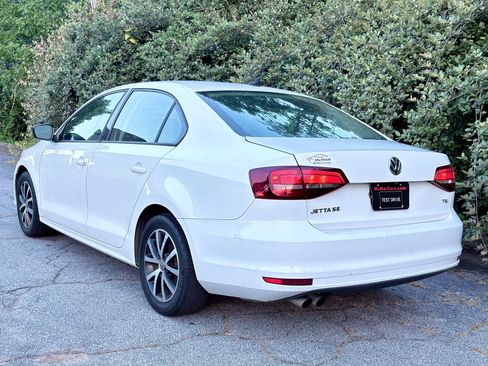 Used 2016 Volkswagen Jetta SE FWD image 2