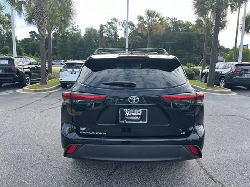 Used 2023 Toyota Highlander LE FWD image 9