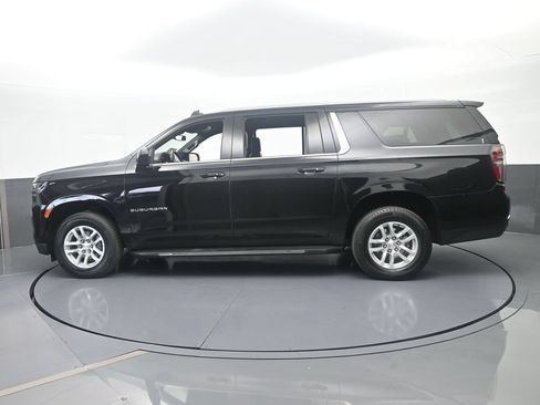 Used 2024 Chevrolet Suburban LT RWD image 3