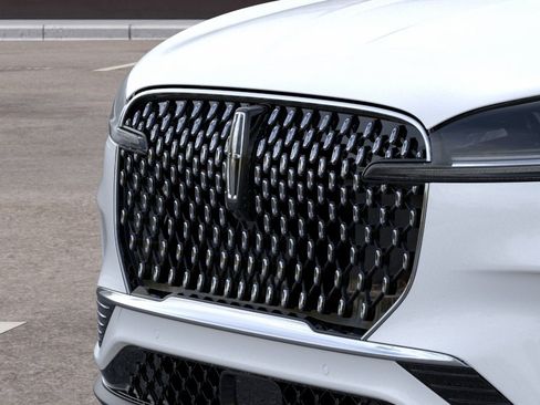 New 2026 Lincoln Aviator AWD image 17