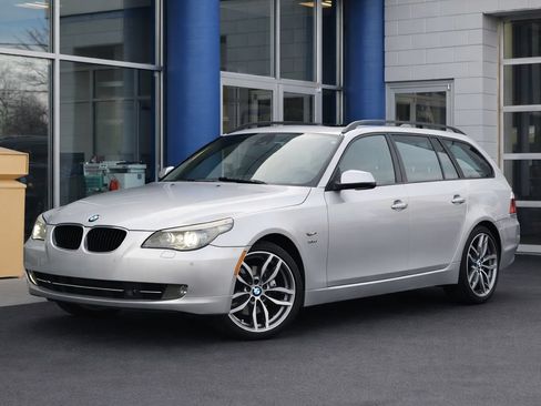 Used 2010 BMW 535i xDrive Wagon AWD/4WD image 1