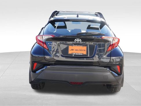 Used 2018 Toyota C-HR XLE image 6