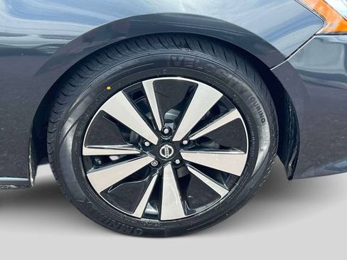 Certified 2022 Nissan Altima 2.5 SV FWD image 11