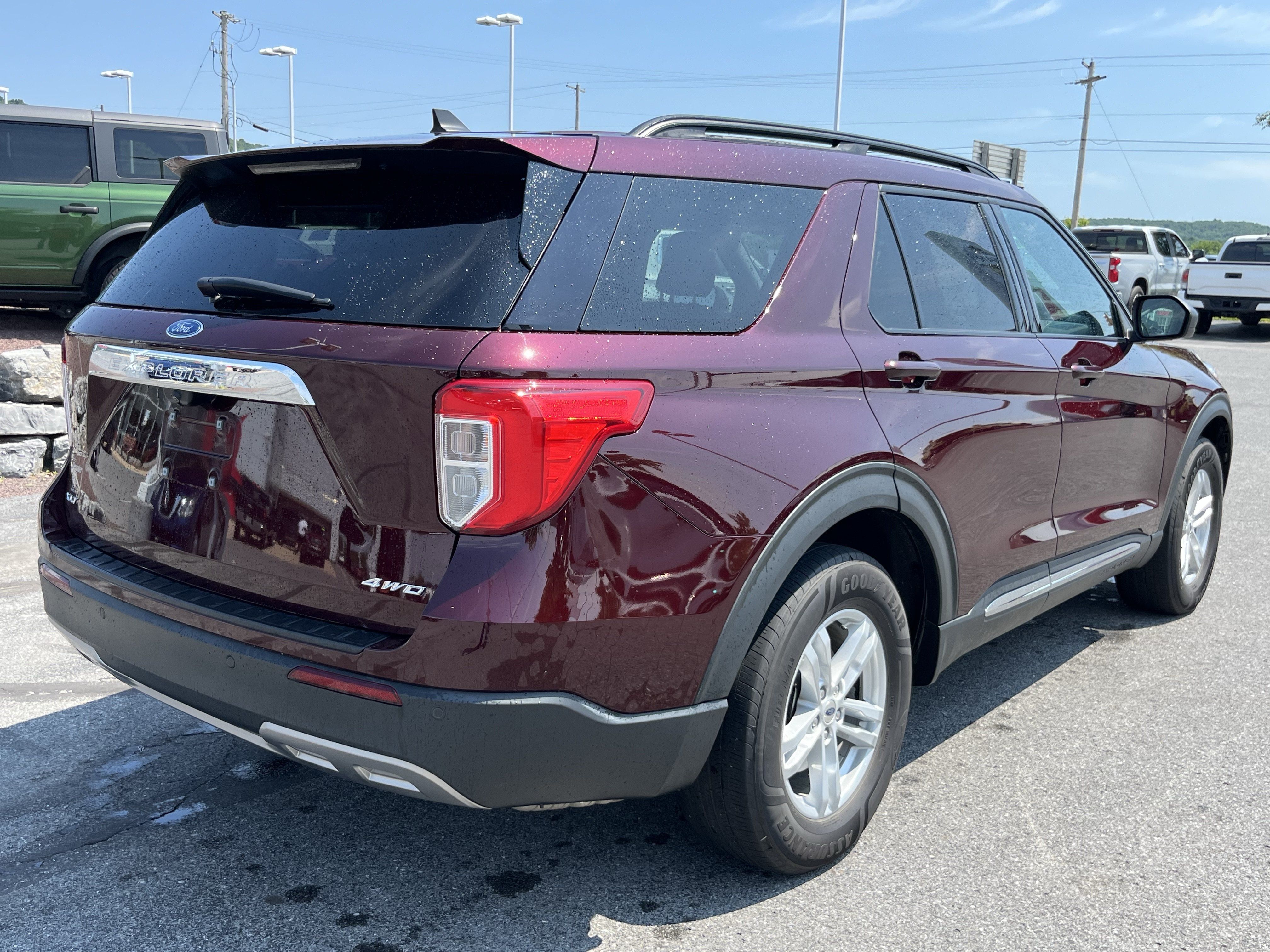 Used 2022 Ford Explorer XLT w/ Equipment Group 202A AWD/4WD image 6