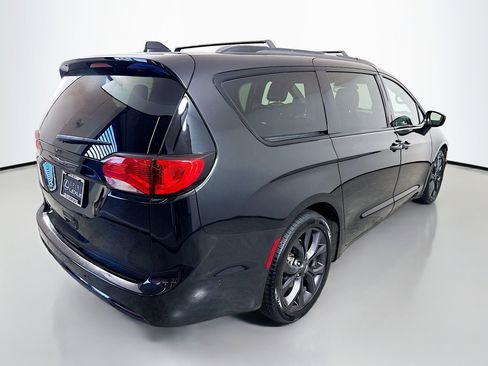 Used 2019 Chrysler Pacifica Touring-L Plus w/ Advanced Safetytec Group image 7