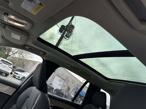 New 2026 Volvo XC90 B6 Plus w/ Protection Package Premier AWD/4WD image 18
