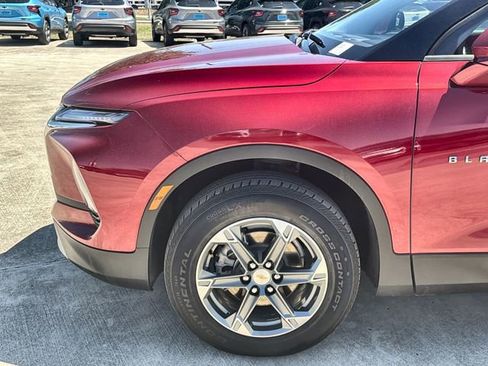 Certified 2025 Chevrolet Blazer LT AWD/4WD image 32