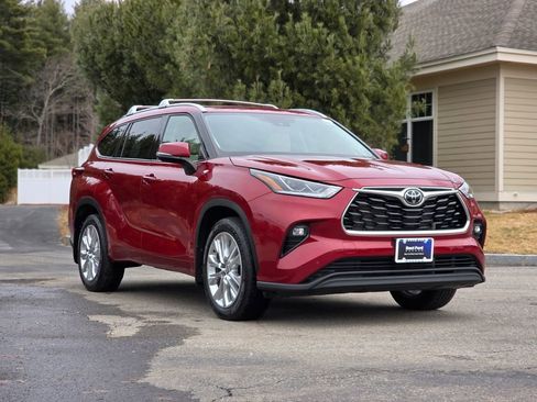 Used 2022 Toyota Highlander Limited image 1