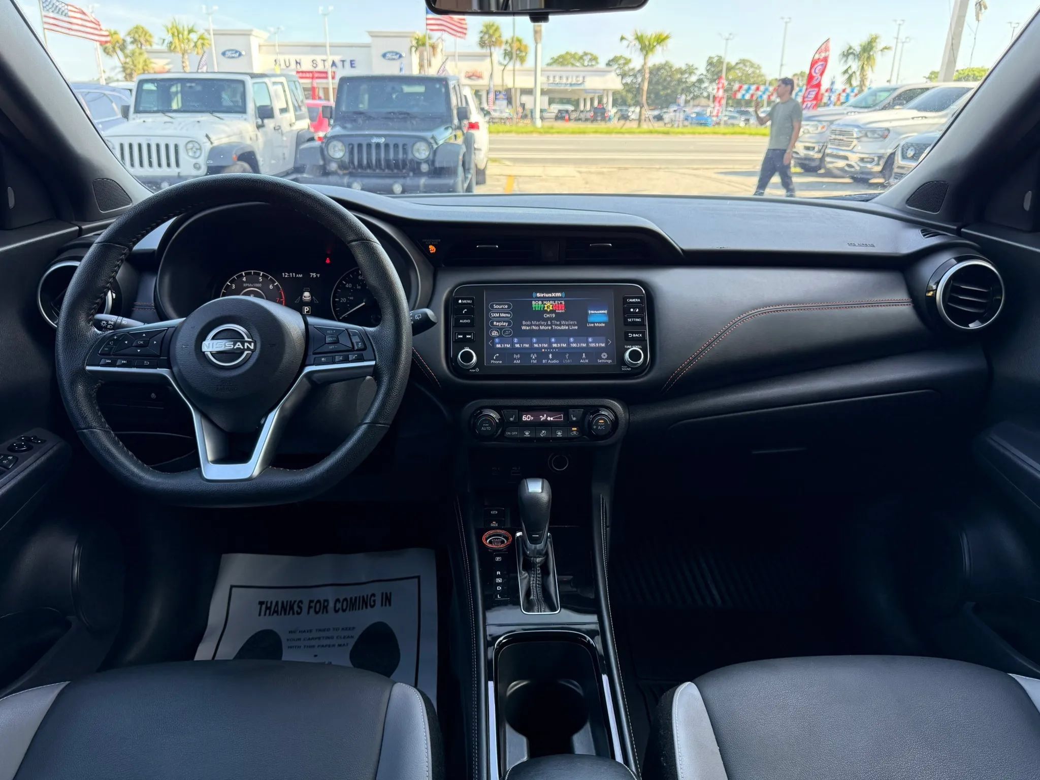 Used 2023 Nissan Kicks SR w/ SR Premium Package FWD image 10