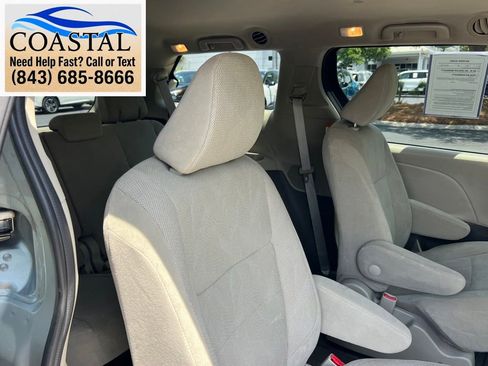 Used 2020 Toyota Sienna L FWD image 22