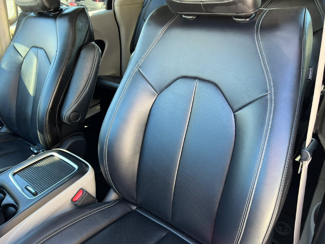Used 2024 Chrysler Pacifica Touring-L FWD image 13