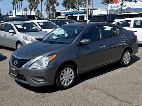 Used 2016 Nissan Versa SV FWD image 2