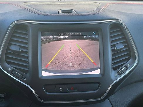 Used 2019 Jeep Cherokee Trailhawk w/ Comfort/Convenience Group image 14