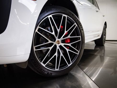 Certified 2023 Porsche Macan S AWD/4WD image 12