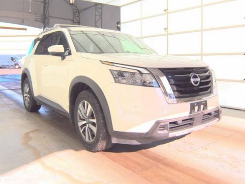Used 2023 Nissan Pathfinder SL image 4