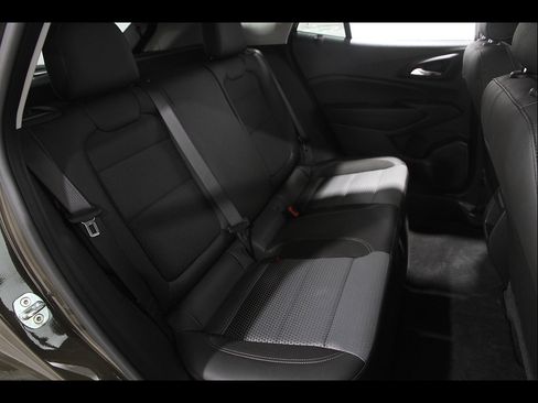 Used 2024 Chevrolet Trax LT w/ LT Convenience Package FWD image 17