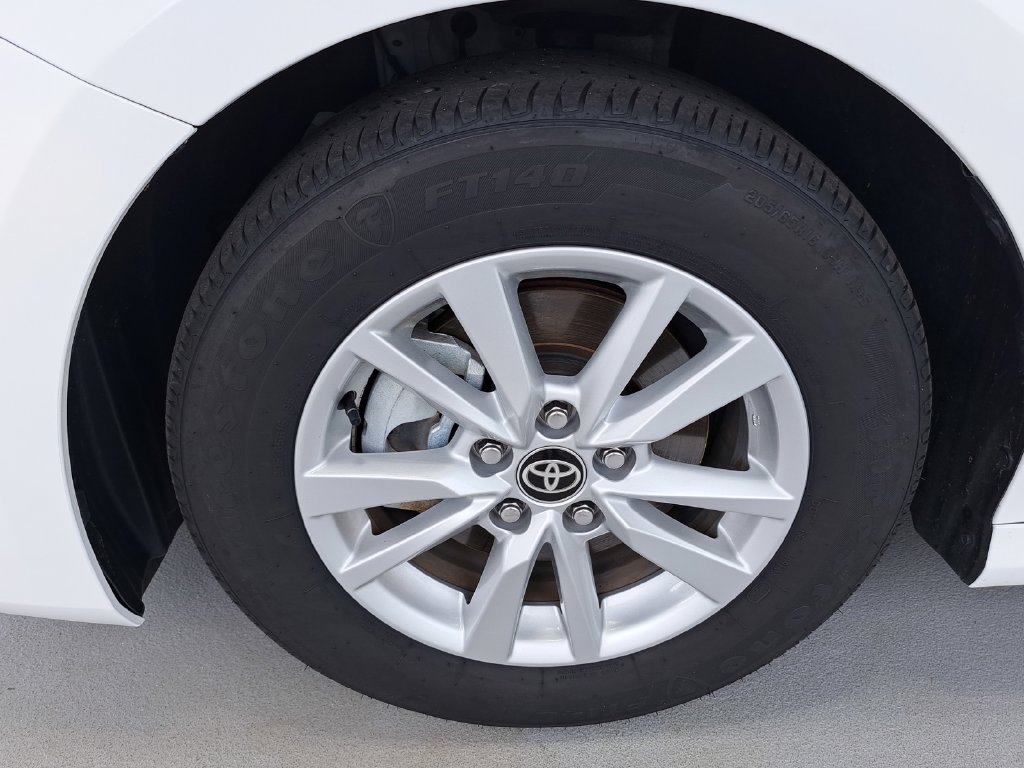 Used 2025 Toyota Camry LE FWD image 30
