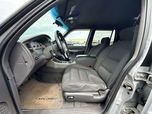 Used 2001 Ford Explorer Sport Trac 2WD image 11