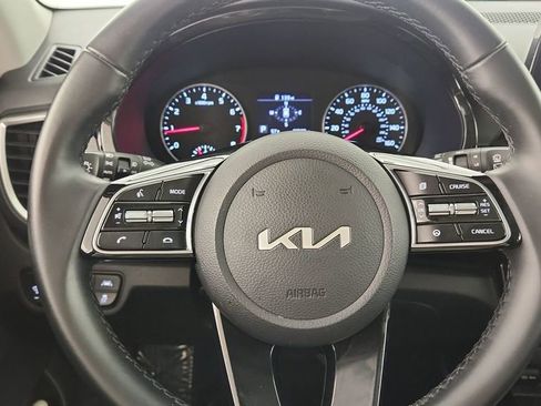 Used 2023 Kia Seltos EX image 11