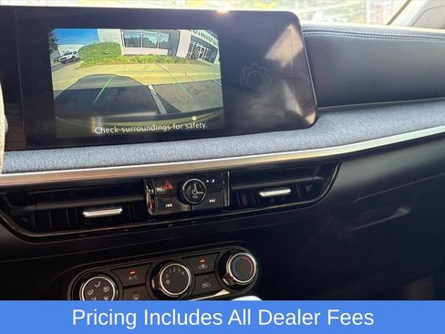 Certified 2025 Nissan Kicks SV AWD/4WD image 11