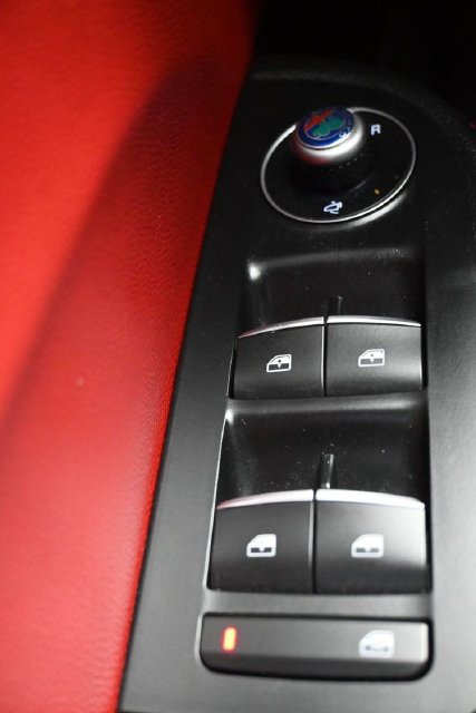Used 2019 Alfa Romeo Giulia Ti RWD image 23
