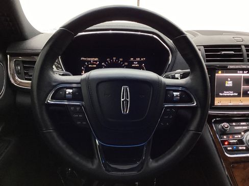 Used 2017 Lincoln Continental Premiere image 31