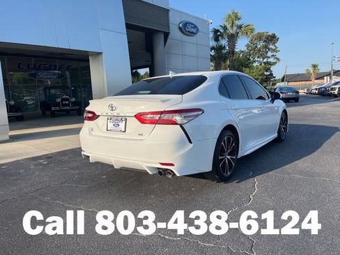 Used 2020 Toyota Camry SE FWD image 3