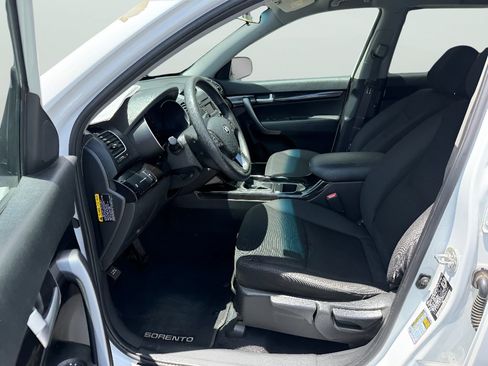 Used 2014 Kia Sorento LX FWD image 12