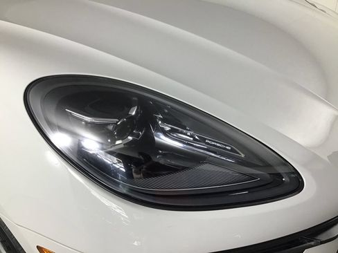 Certified 2023 Porsche Macan Turbo AWD/4WD image 17