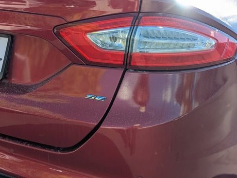 Used 2016 Ford Fusion SE image 4