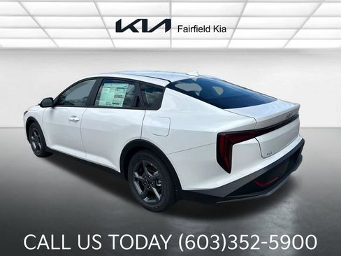 New 2025 Kia K4 LXS FWD image 3