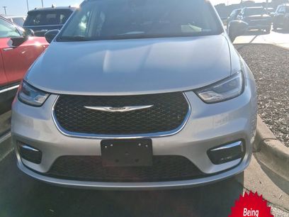 Used 2024 Chrysler Pacifica Touring-L