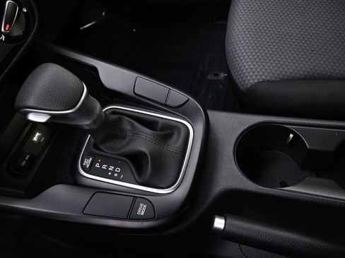 Used 2025 Kia Soul LX w/ LX Technology Package FWD image 31