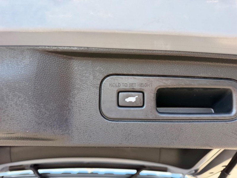 Used 2025 Honda Pilot Touring image 8